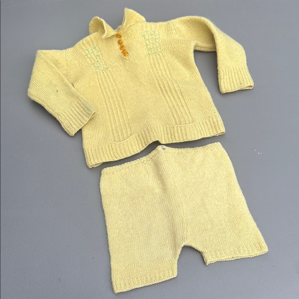 🍄6-9 Vintage/antique Yellow Knit Baby Sweater/Shorts  floral green front buttons